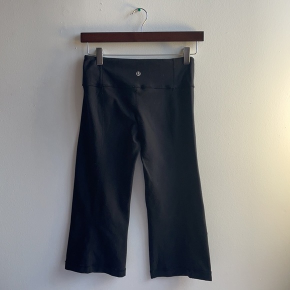 Reversable Lululemon Capris Size 4 - Picture 9 of 14